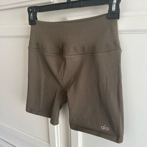 5" Seamless Ribbed Favorite Short - Olive Tree